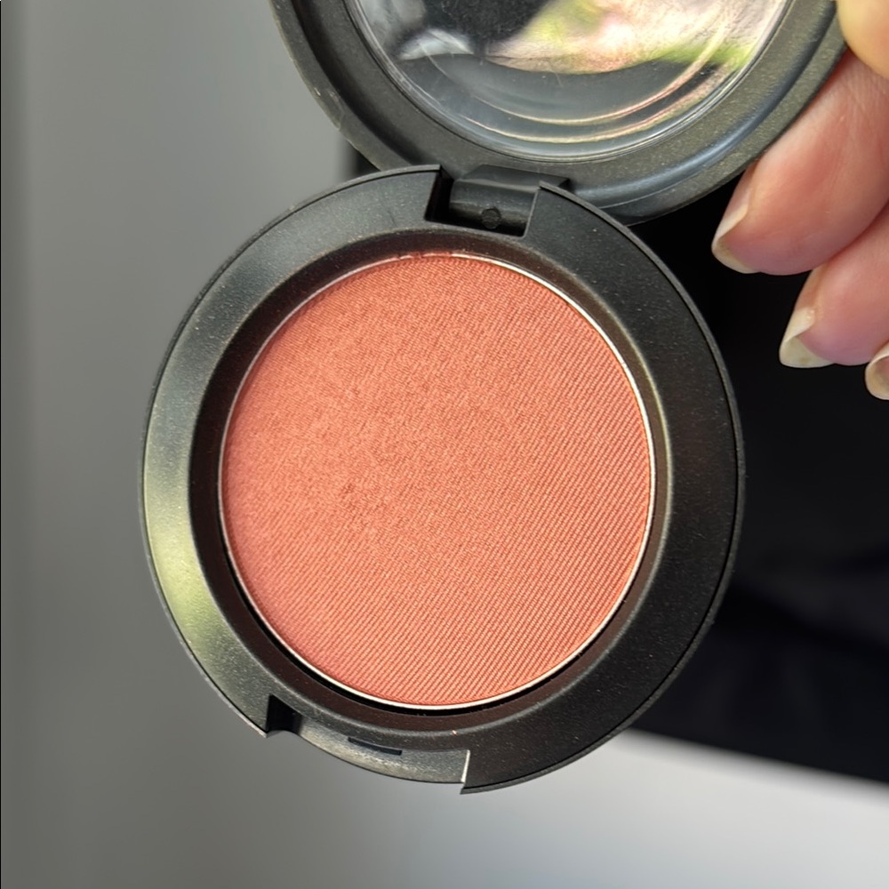 MAC Cosmetics Blush in SEE ME BLUSH - Picture 4 of 5